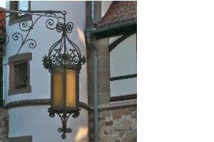 Lampe im Schlosshof2 1